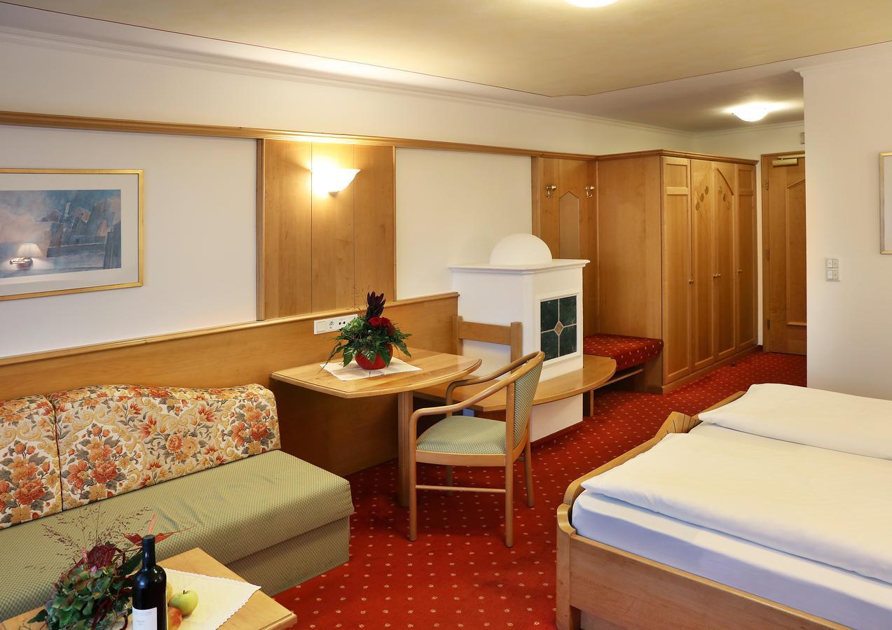 Hotel Maria Theresia Silandro Eksteriør billede