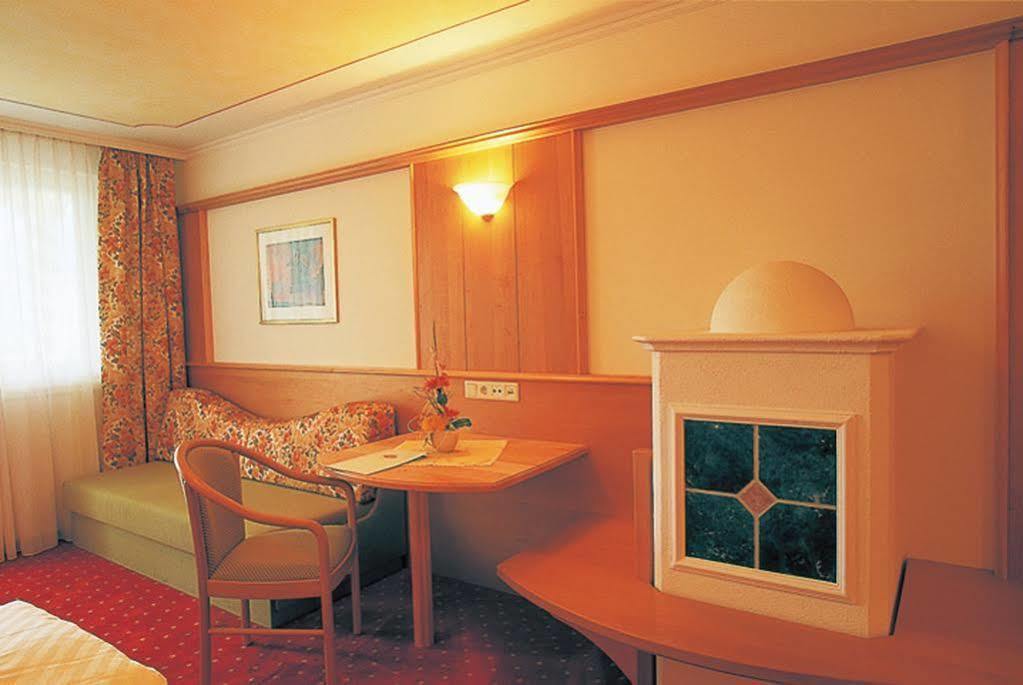 Hotel Maria Theresia Silandro Eksteriør billede