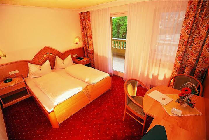 Hotel Maria Theresia Silandro Eksteriør billede