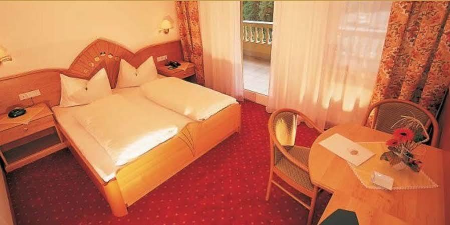Hotel Maria Theresia Silandro Eksteriør billede