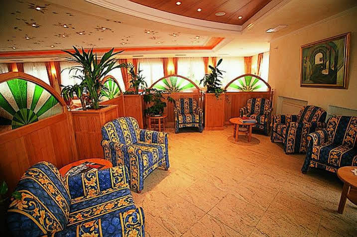 Hotel Maria Theresia Silandro Eksteriør billede
